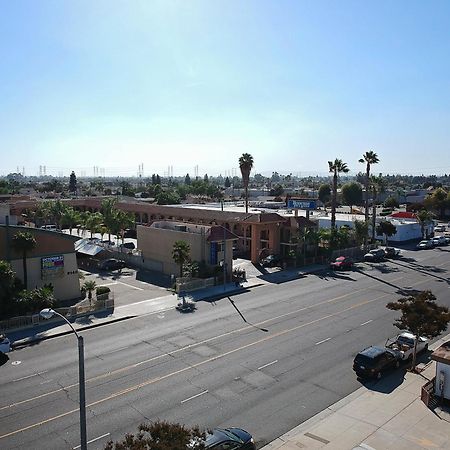 Rodeway Inn & Suites Bellflower Exterior foto